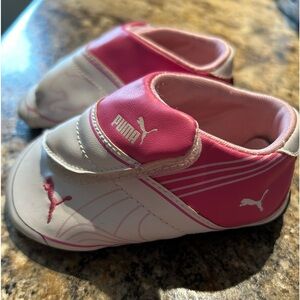 Puma baby crib shoes, Pink and white size 4